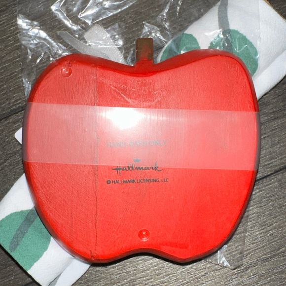 Hallmark Apple Spoon Rest and Tea Towel - Picture 3 of 4